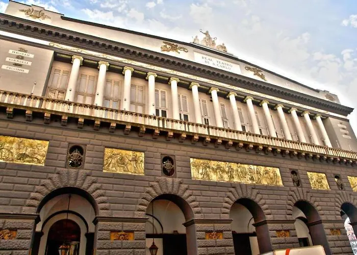 Manuela Piazza Del Plebiscito Centro * Napoli